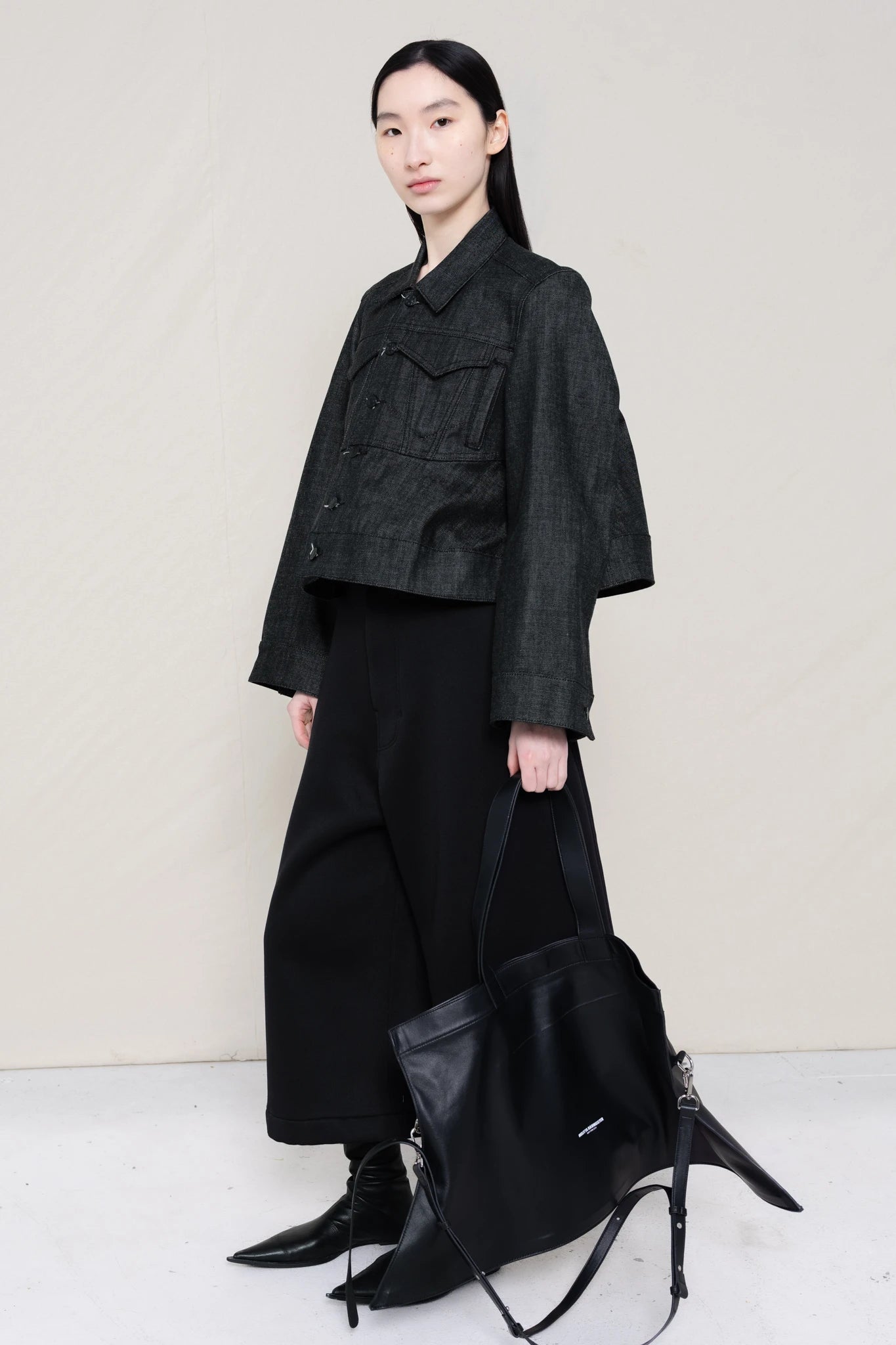 BLACK INDIGO CROPPED DENIM JACKET