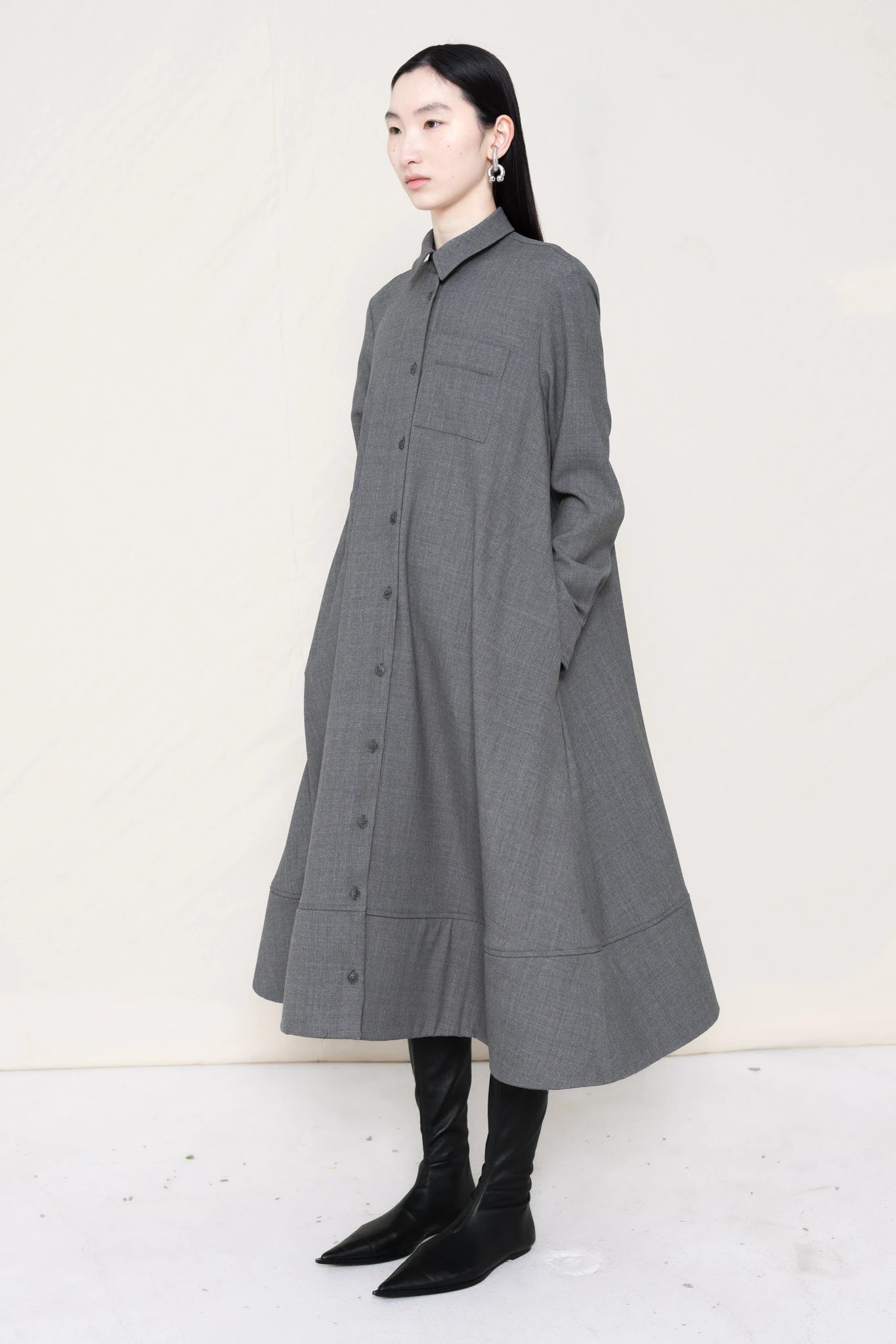 PERSON-WEARING-GREY-COLLARED-FOAM-BOTTOM-BUTTON-DOWN-SHIRT-DRESS-WITH-BLACK-FLAT-POINTY-BOOTS-THREE-QUARTER-VIEW