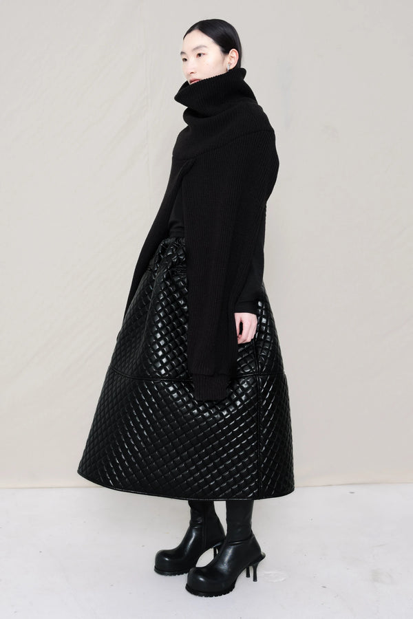 BLACK TURTLENECK THROW-OVER