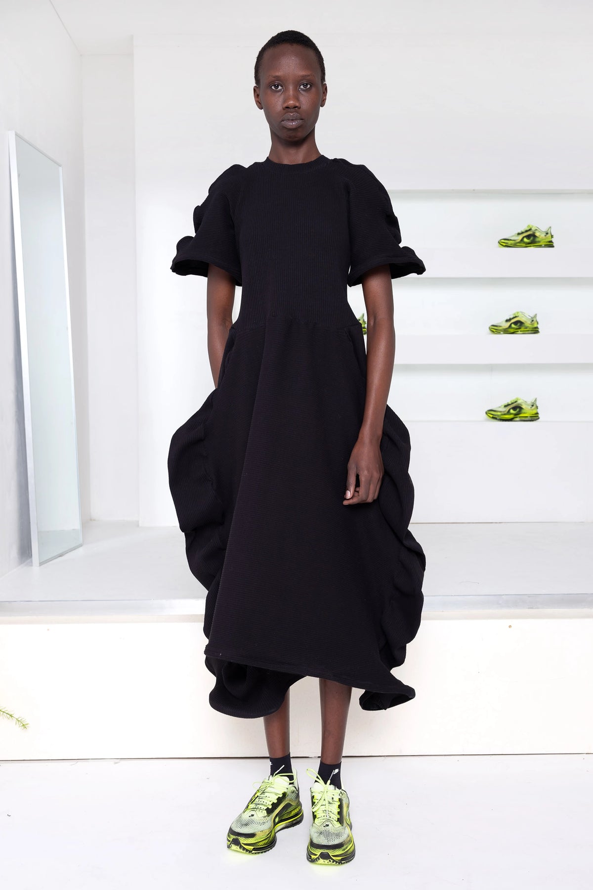 BLACK WAVY RIB DRESS