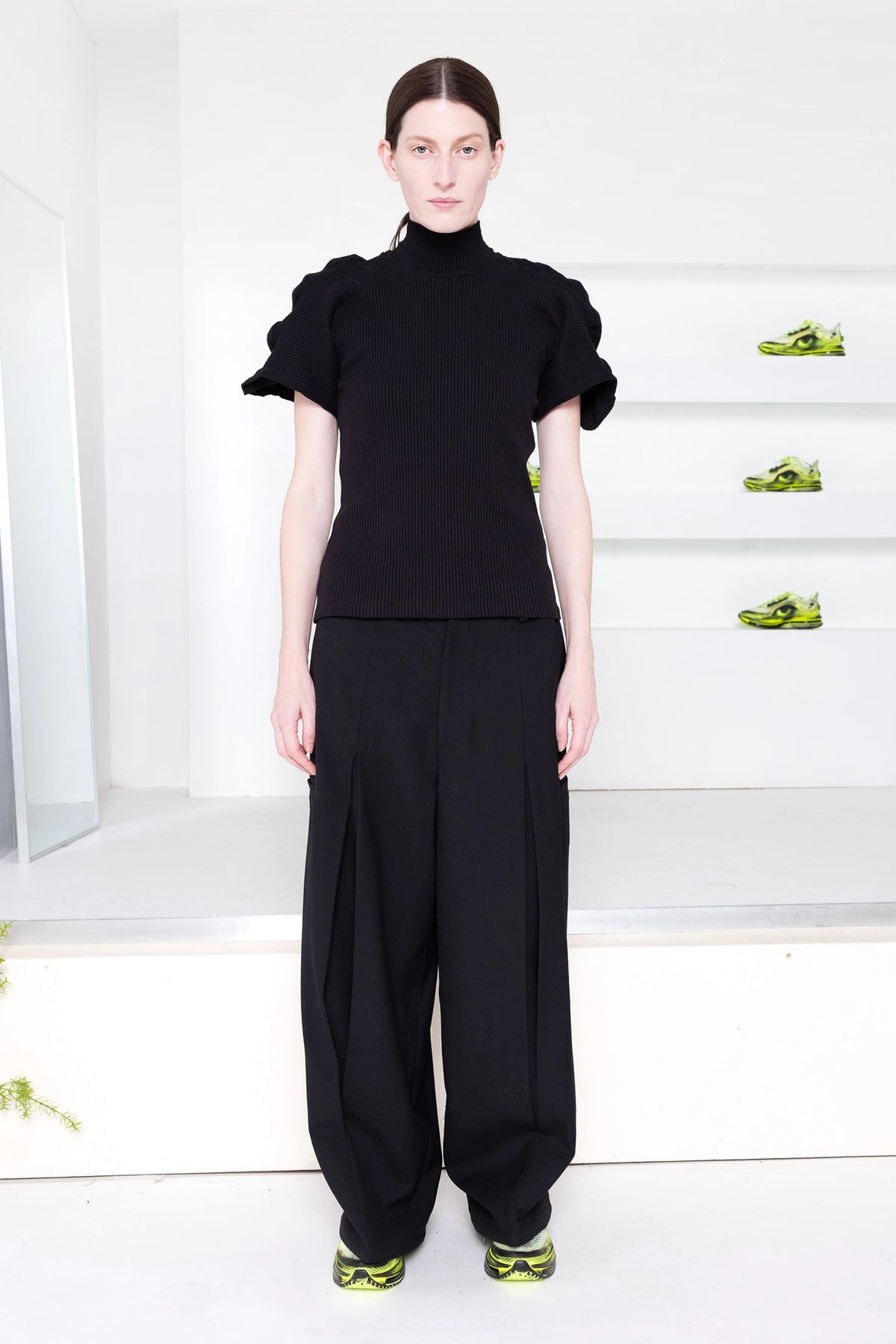 BLACK WAVY RIB TOP