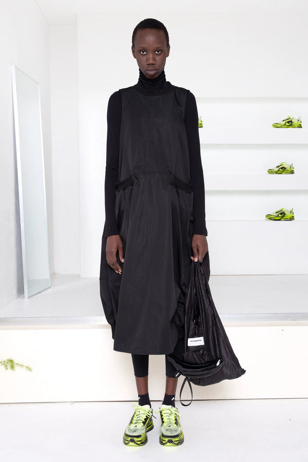 BLACK FRONT POCKET DRESS