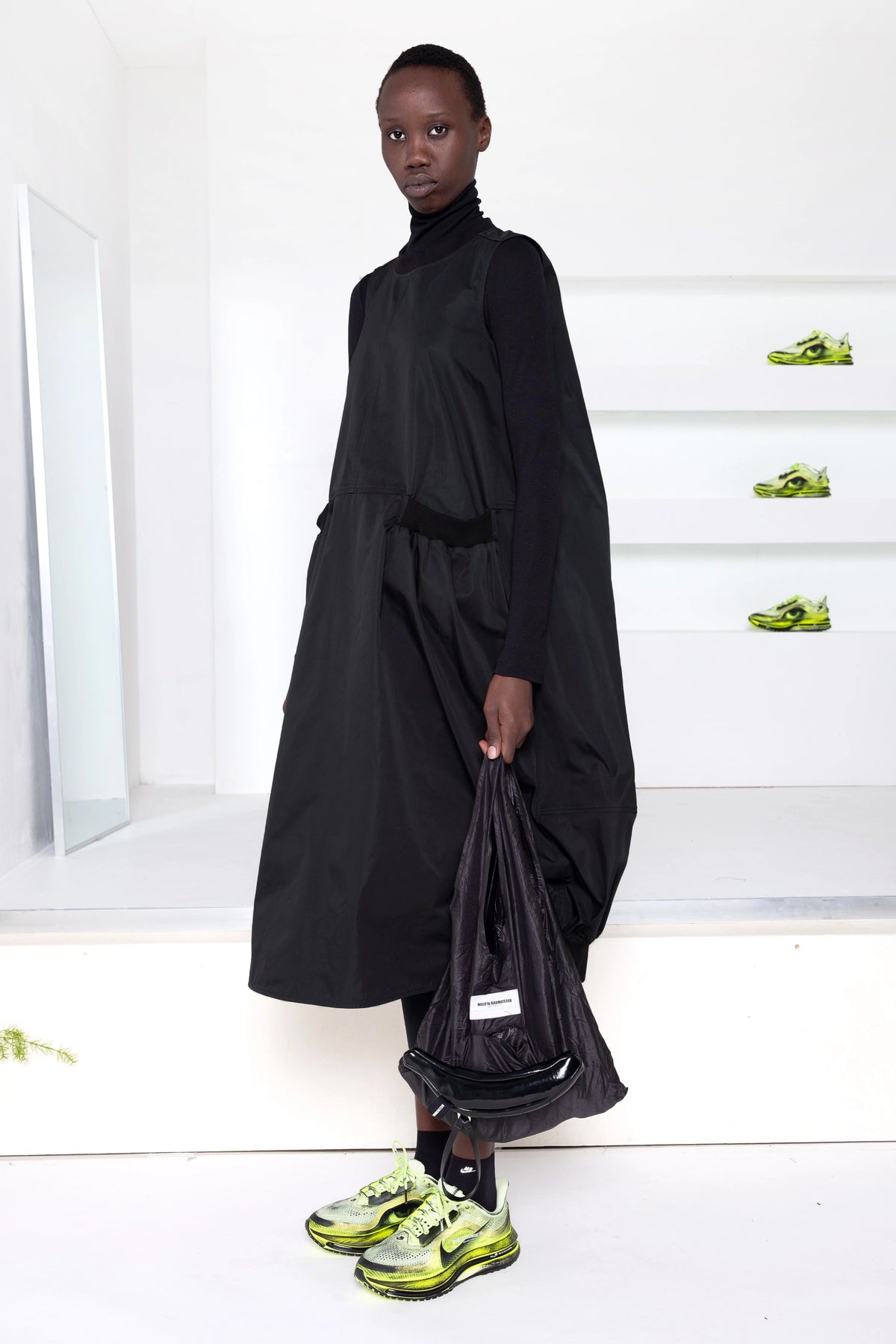BLACK FRONT POCKET DRESS