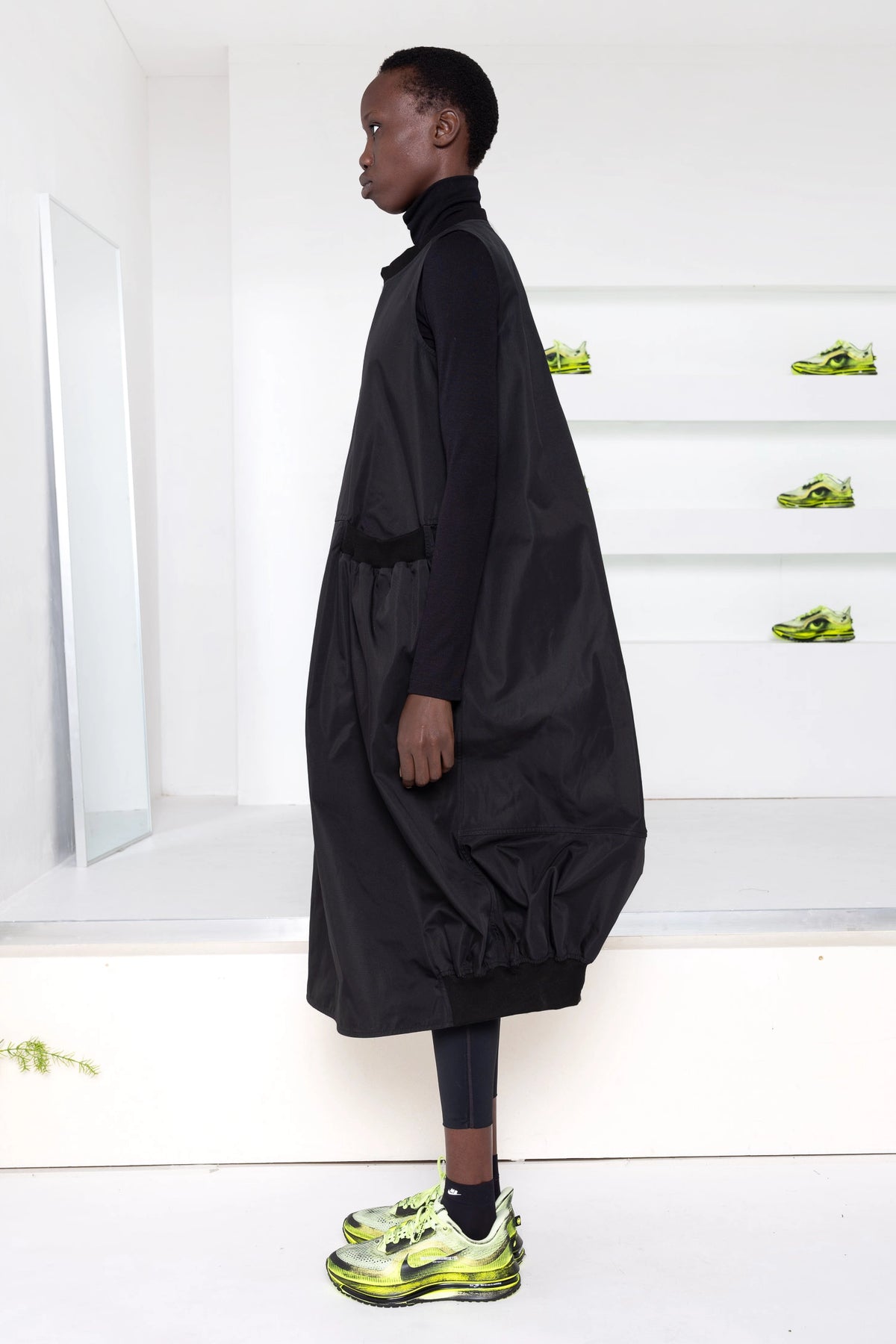BLACK FRONT POCKET DRESS