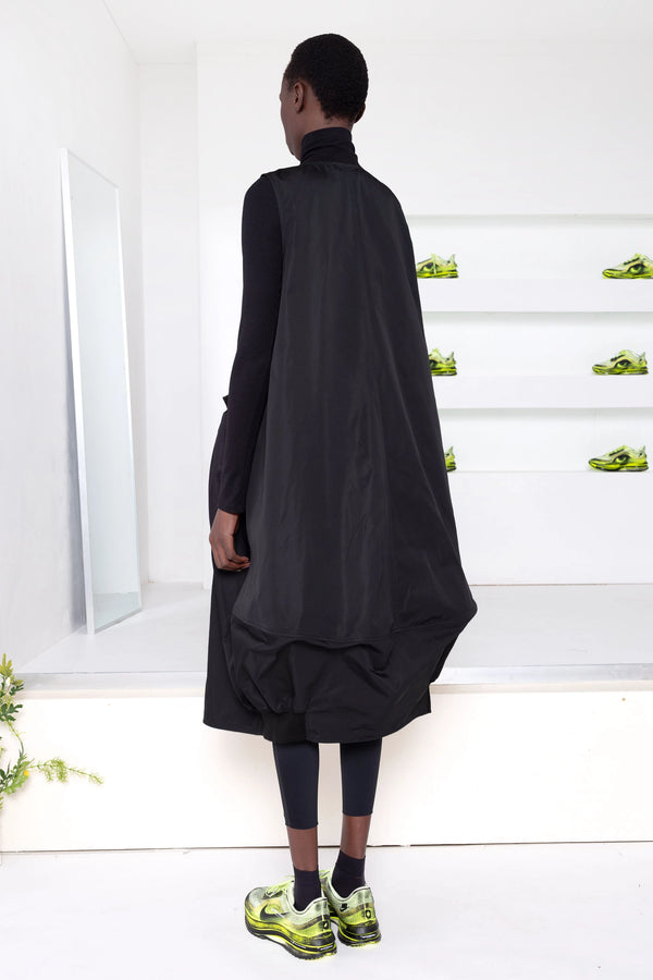 BLACK FRONT POCKET DRESS