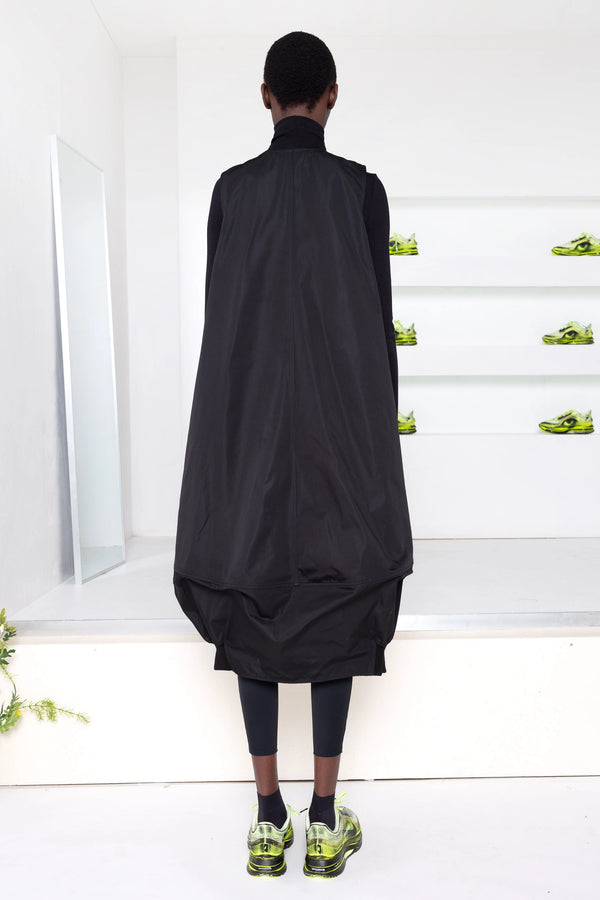 BLACK FRONT POCKET DRESS