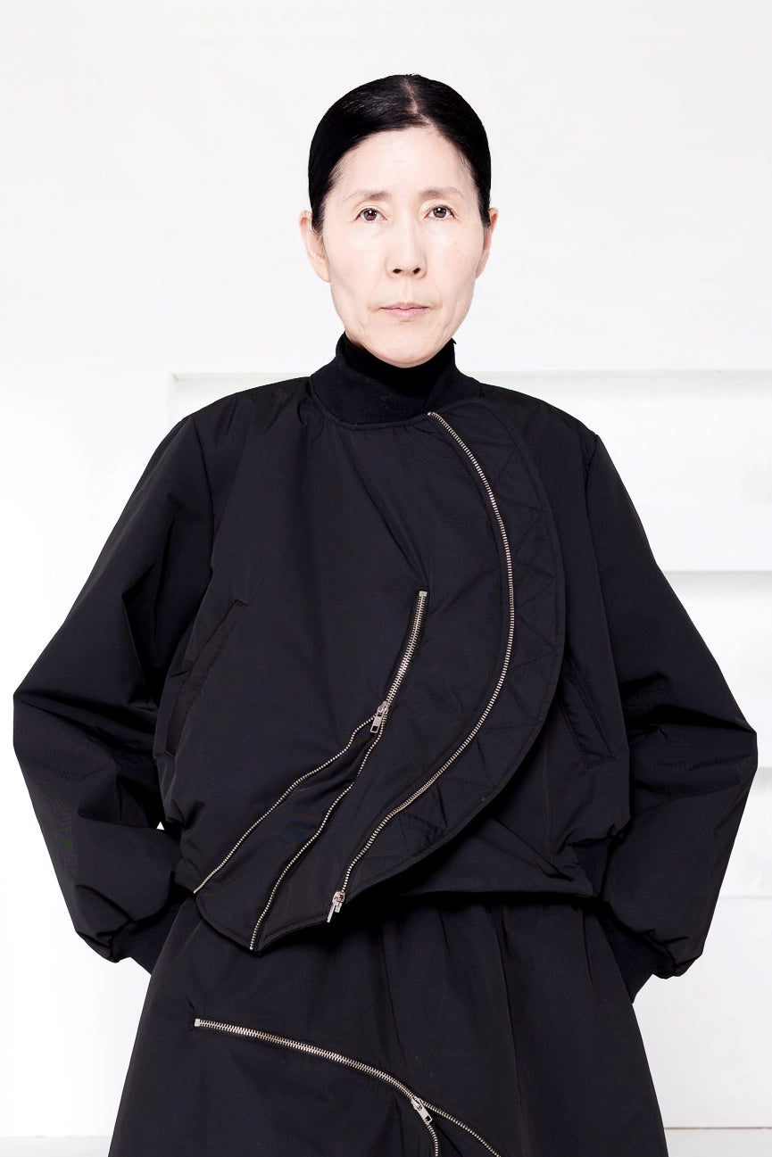 BLACK ROUND BOMBER JACKET