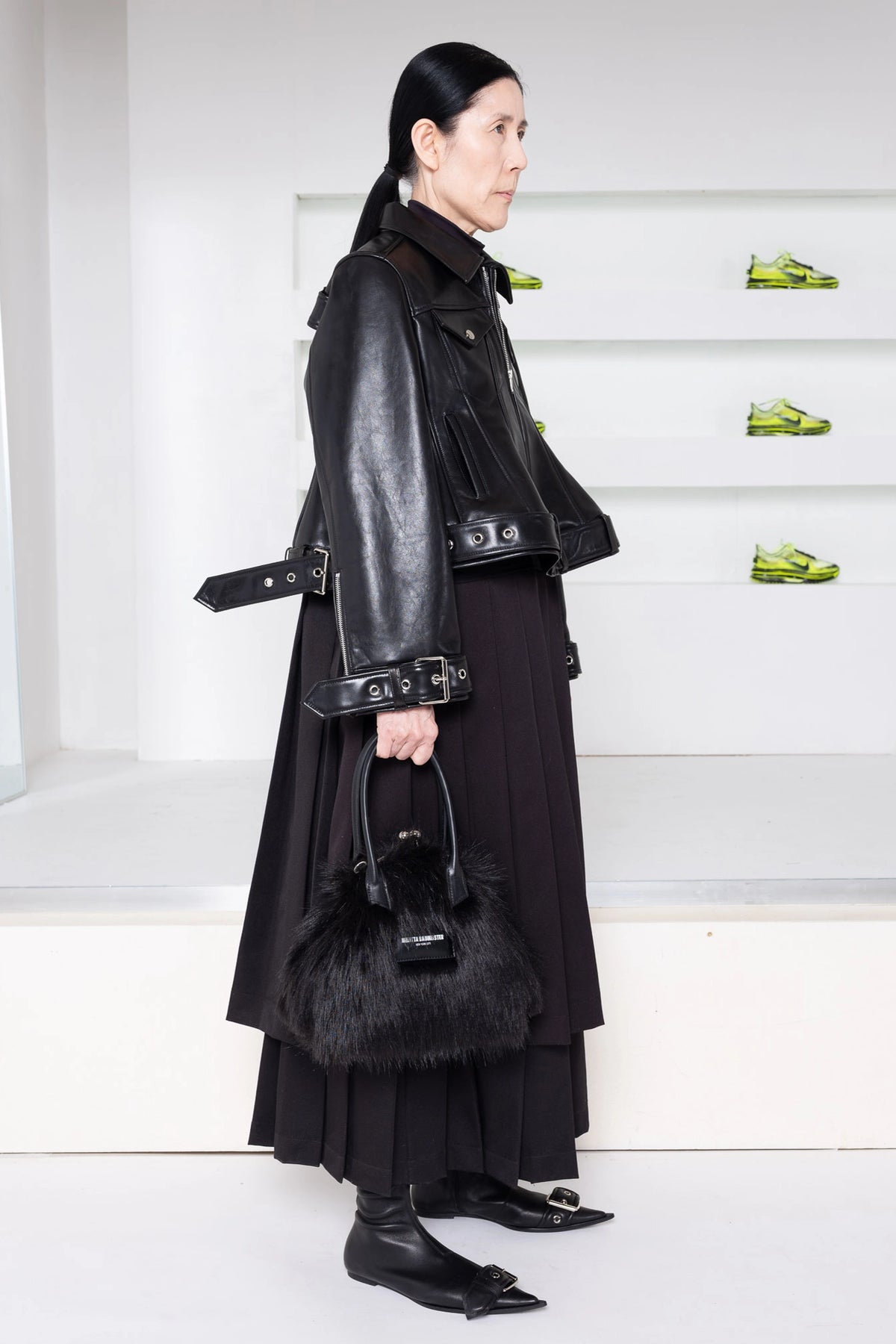 BLACK FLUFFY CLASP BAG