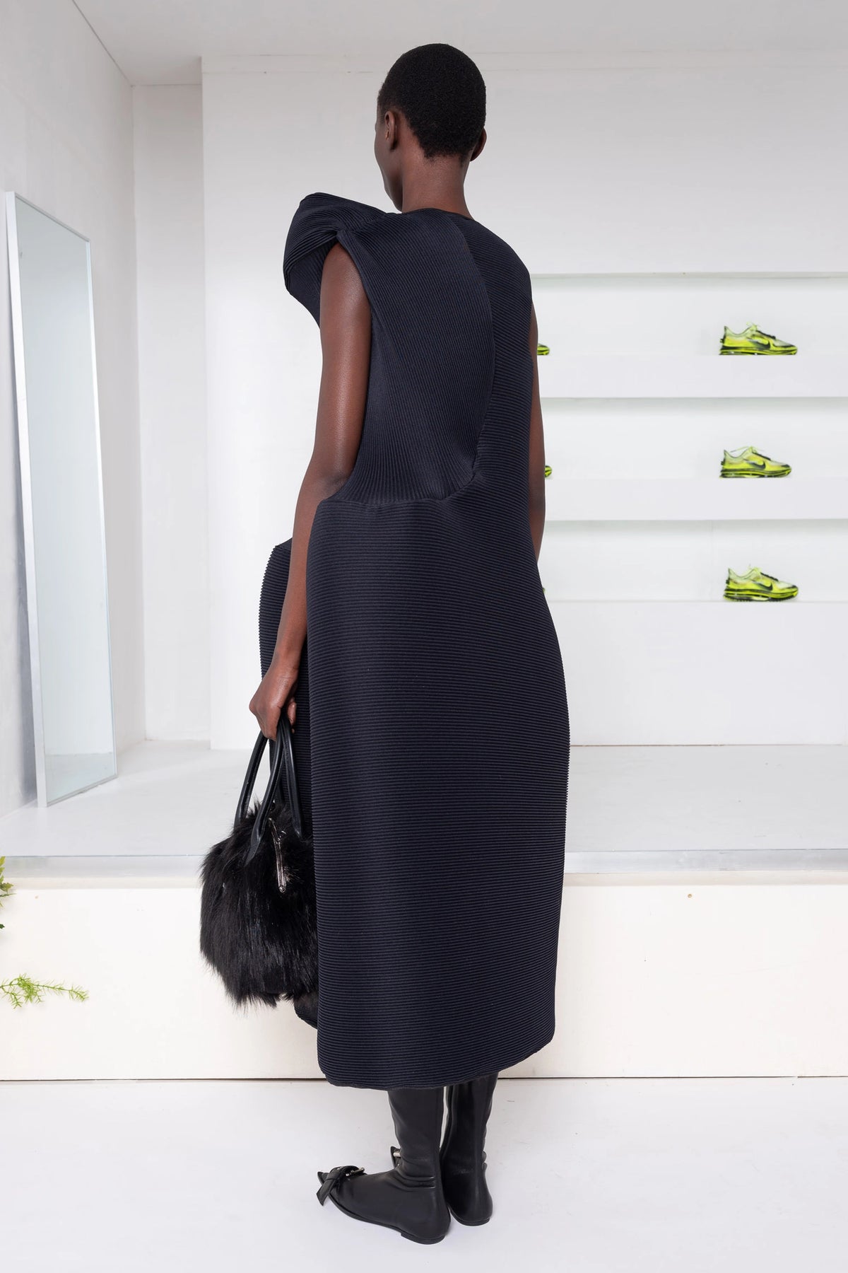 BLACK SWIRLY RIPPLE DRESS