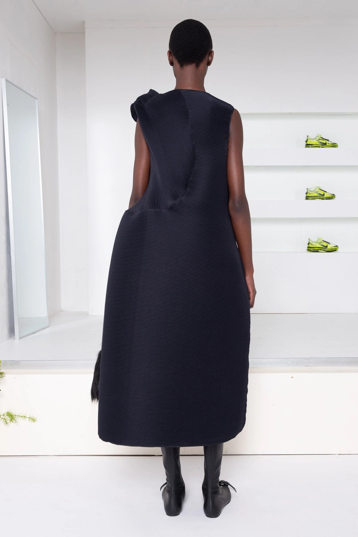 BLACK SWIRLY RIPPLE DRESS