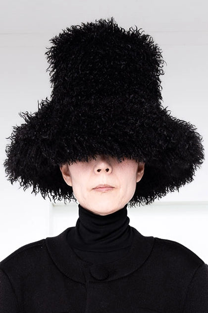 BLACK FLUFFY HAT