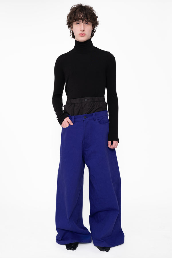 male-wearing-deep-blue-double-waist-denim-pants-with-wide-leg-and-black-turtleneck-underlayer-on-white-background-full-body-front