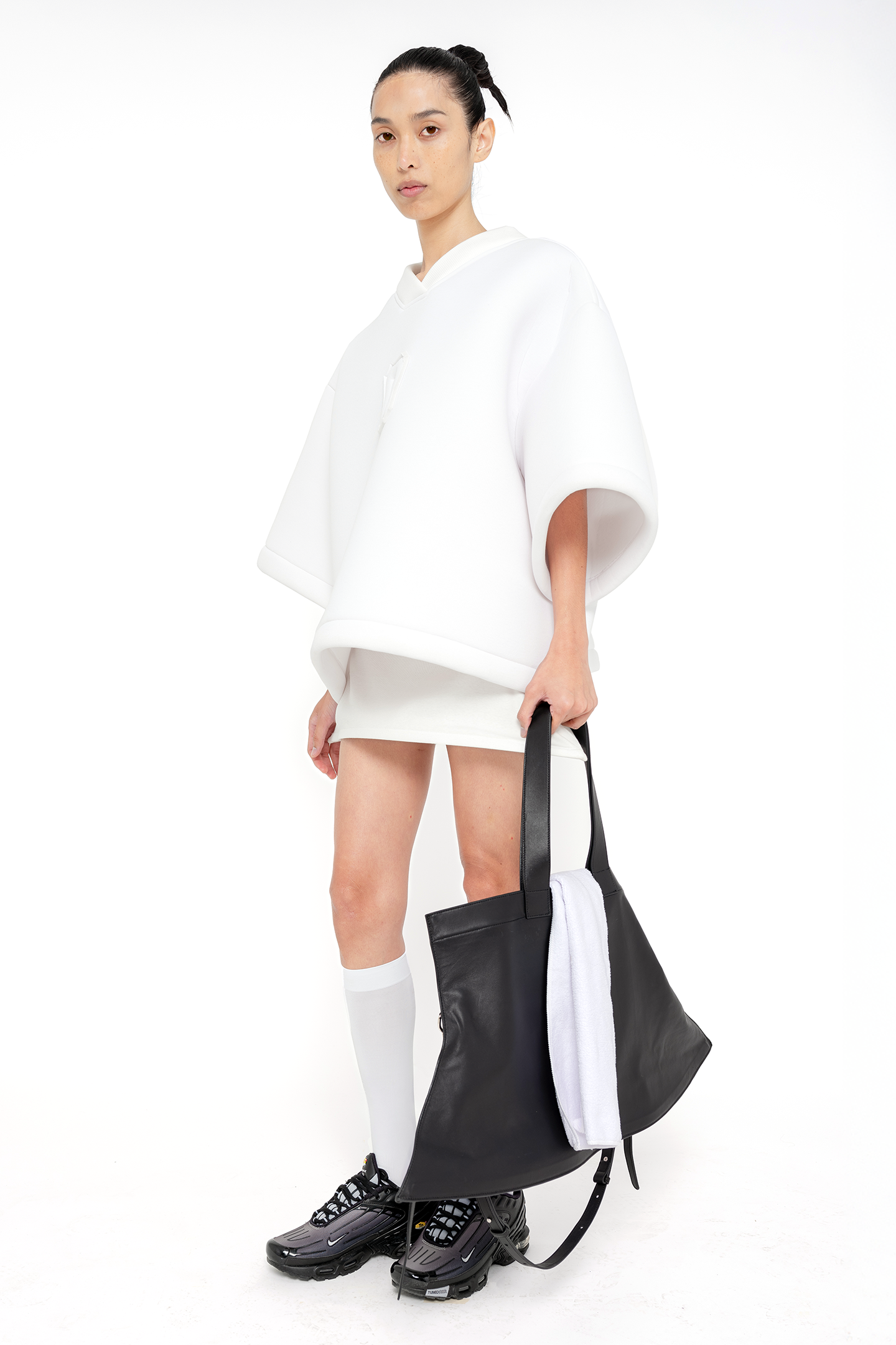 BLACK POINTY WEEKENDER