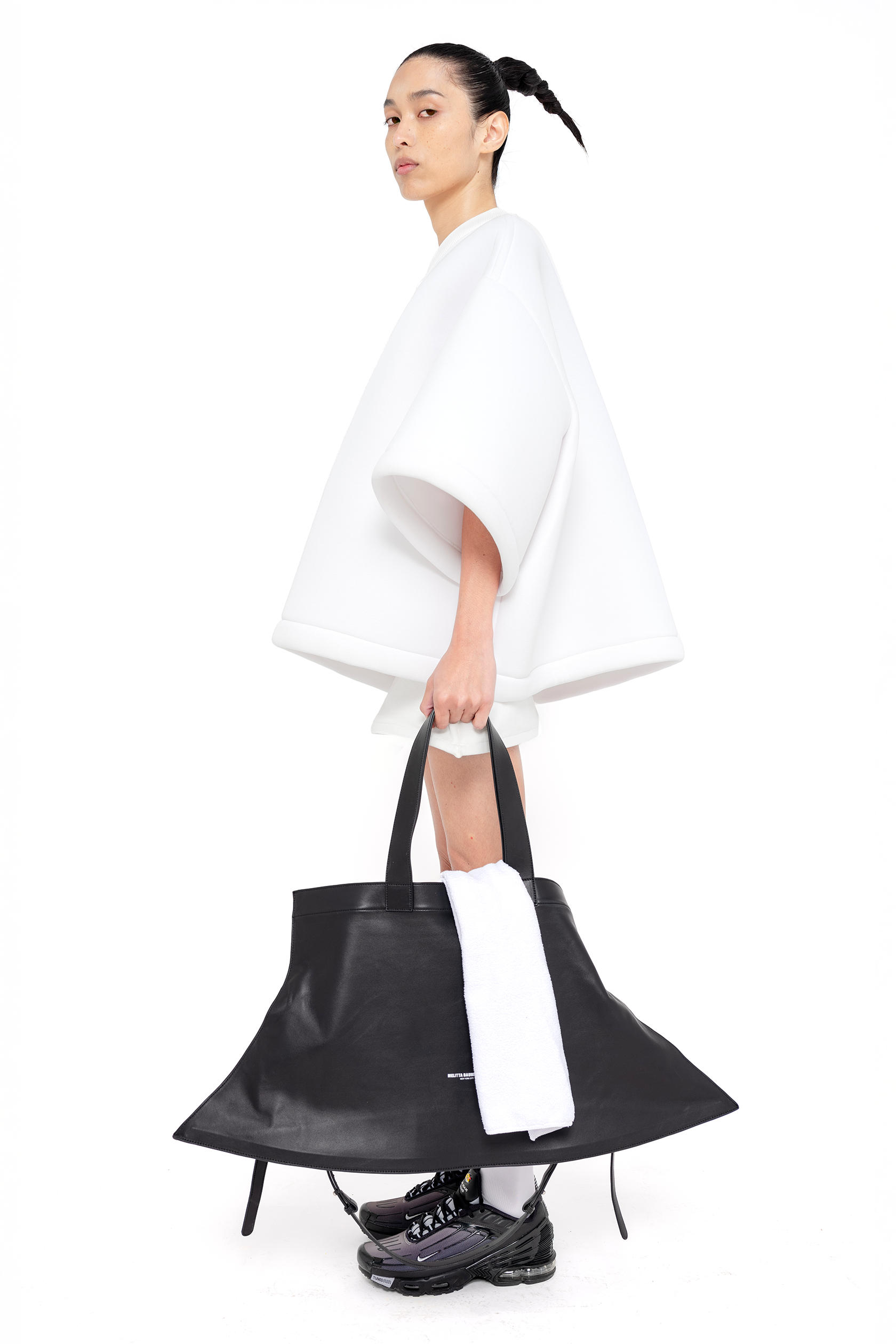 BLACK POINTY WEEKENDER