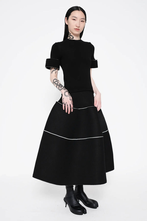 MELITTA-BAUMEISTER-Foam-Cuff-Tee-in-Black-BLACK-LONG-HAIR-FEMALE-MODEL-ALSO-WEARING-BLACK-LEATHER-SHOES-SLIGHT-RIGHT-SIDE-VIEW