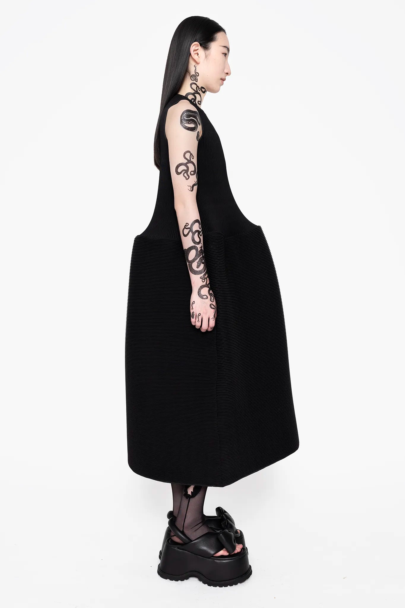 MELITTA-BAUMEISTER-Sleeveless-Ripple-Dress-Black-RIGHT-SIDE-VIEW