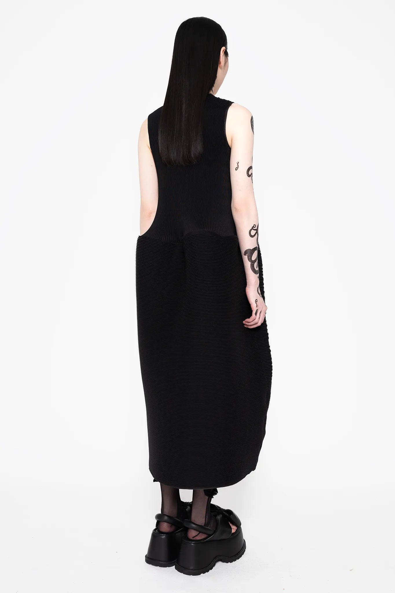 MELITTA-BAUMEISTER-Sleeveless-Ripple-Dress-Black-SLIGHT-RIGHT-SIDE-BACK-VIEW