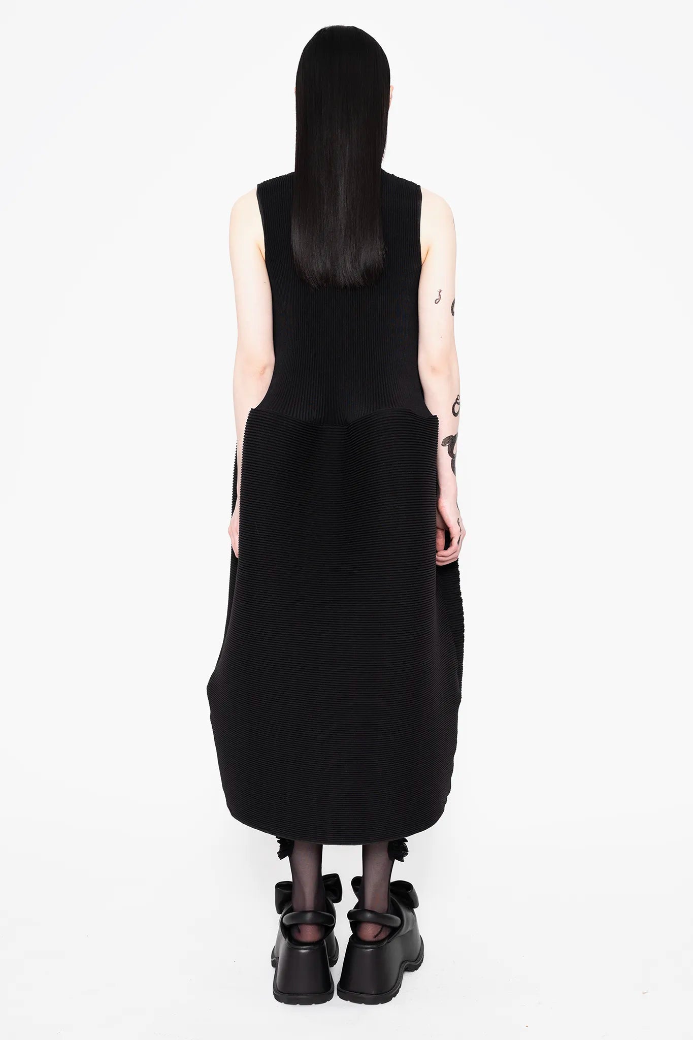 MELITTA-BAUMEISTER-Sleeveless-Ripple-Dress-Black-BACK-VIEW