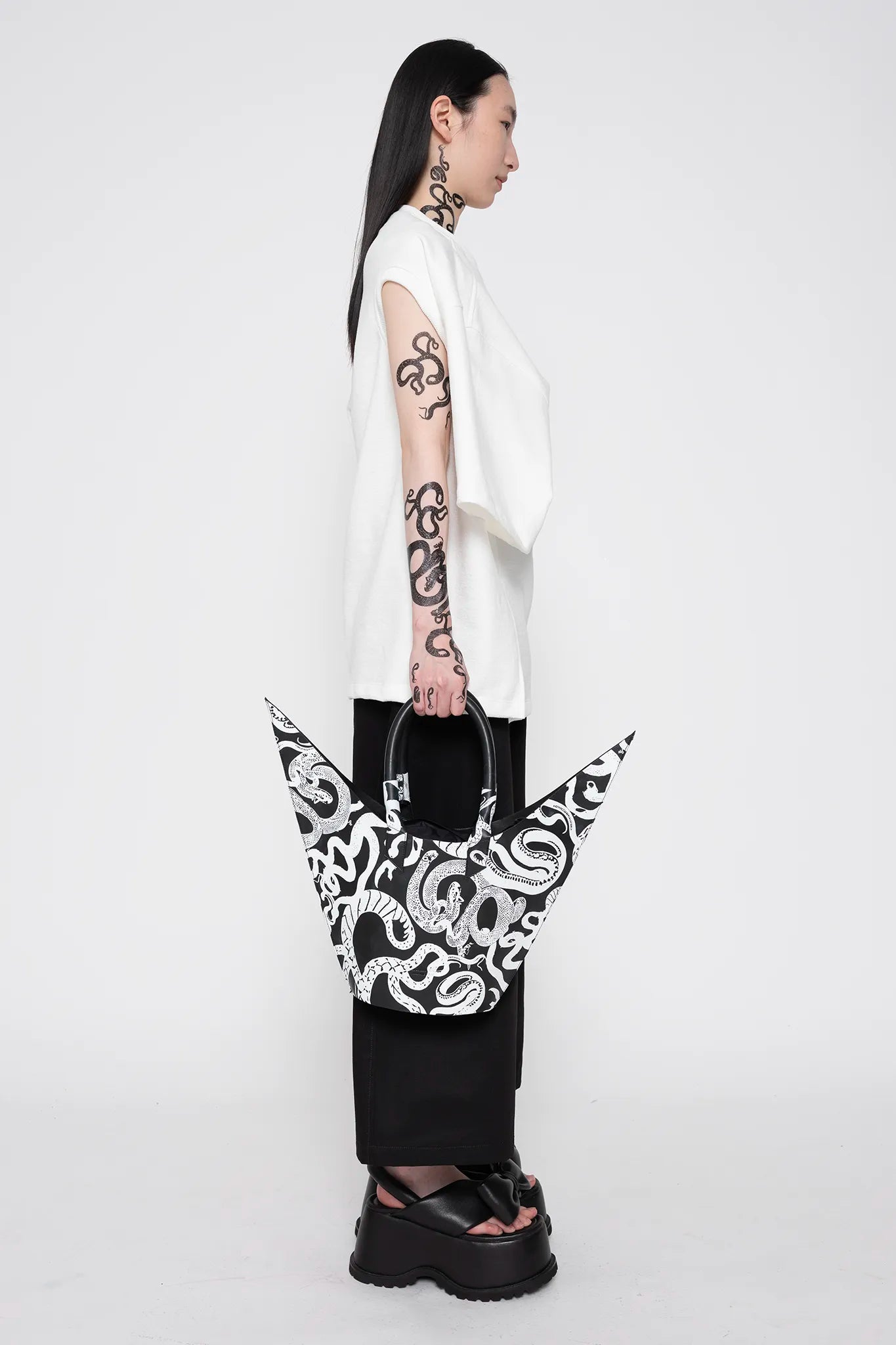 MELITTA-BAUMEISTER-Twisted-Tee-White-RIGHT-SIDE-VIEW