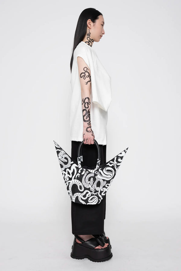 MELITTA-BAUMEISTER-Twisted-Tee-White-RIGHT-SIDE-VIEW