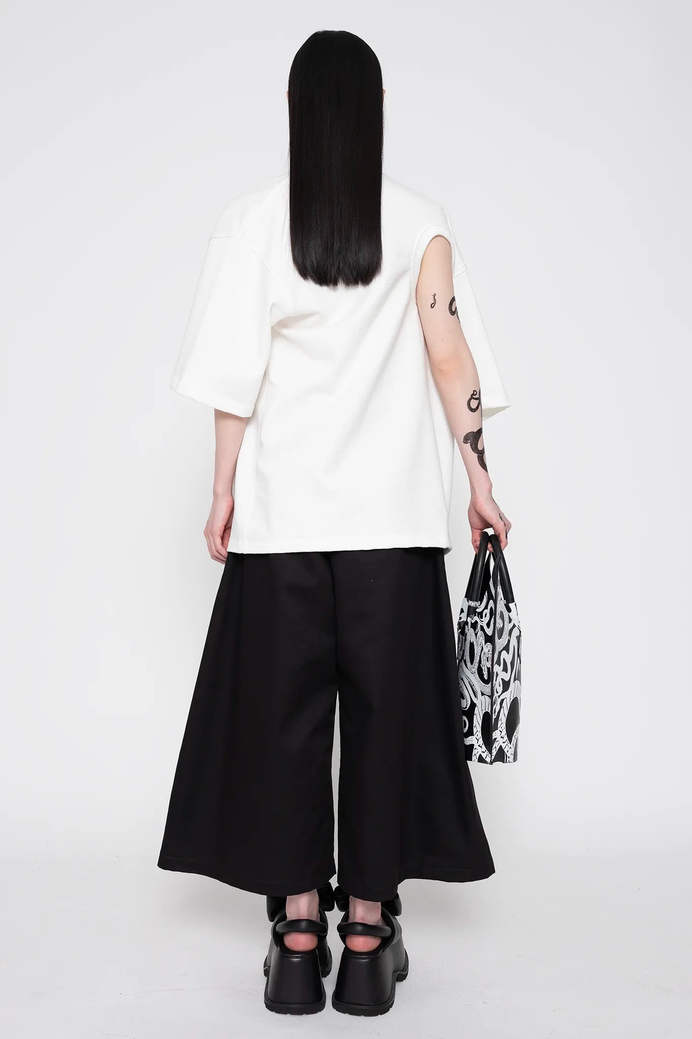 MELITTA-BAUMEISTER-Twisted-Tee-White-BACK-VIEW