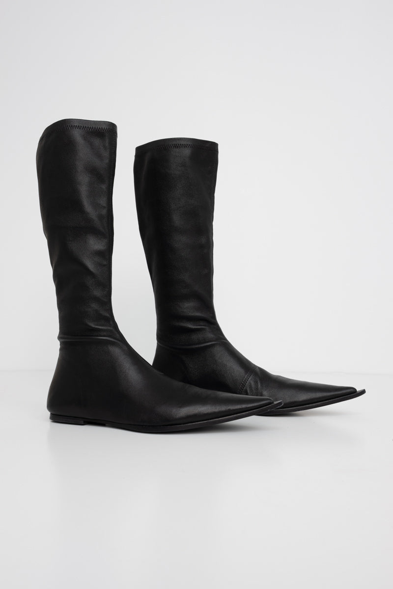 BLACK POINTY FLAT BOOT