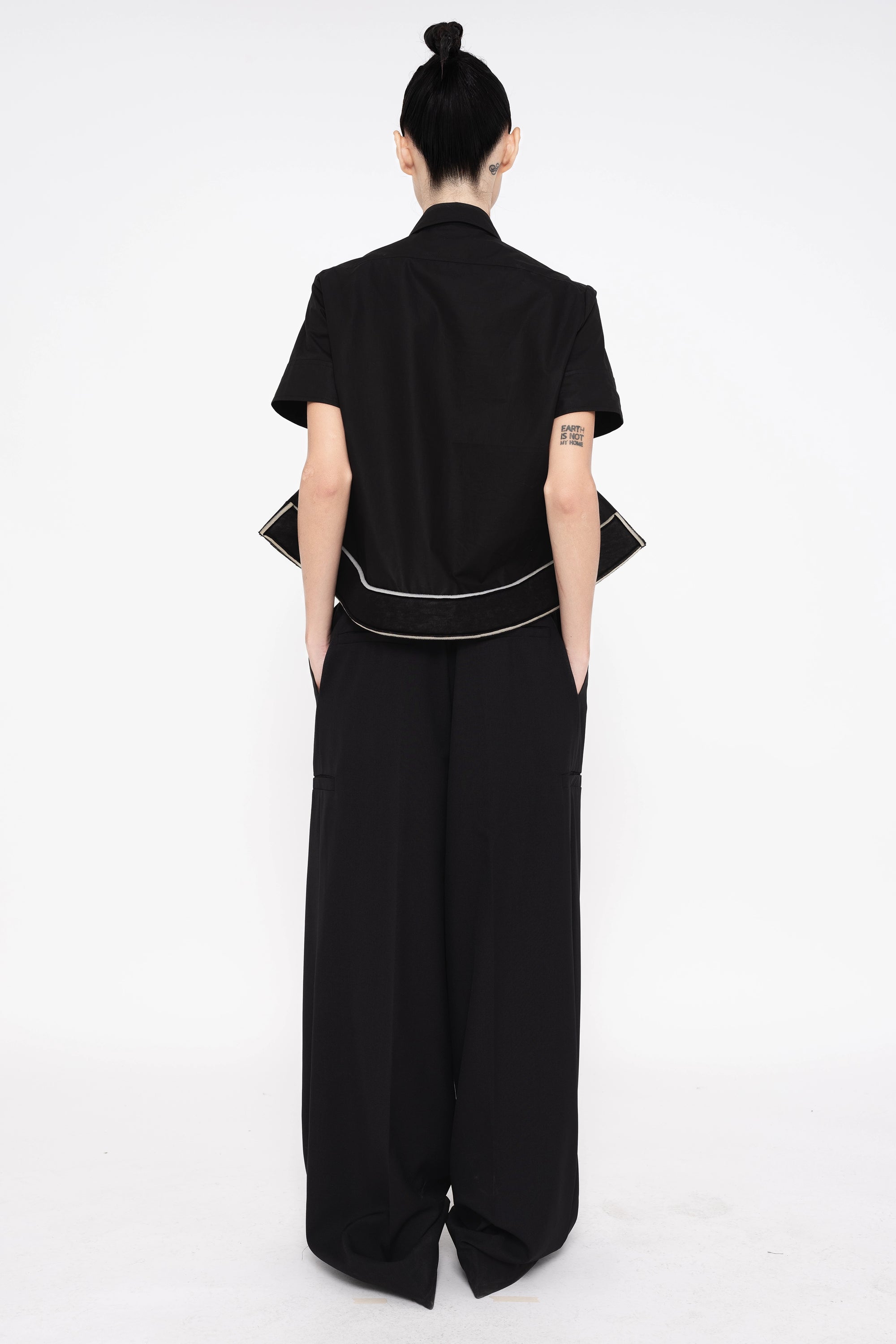BLACK POINTY HEM SHIRT