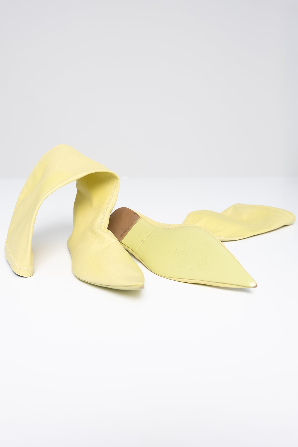 RUNWAY SAMPLE: LIME POINTY FLAT BOOT