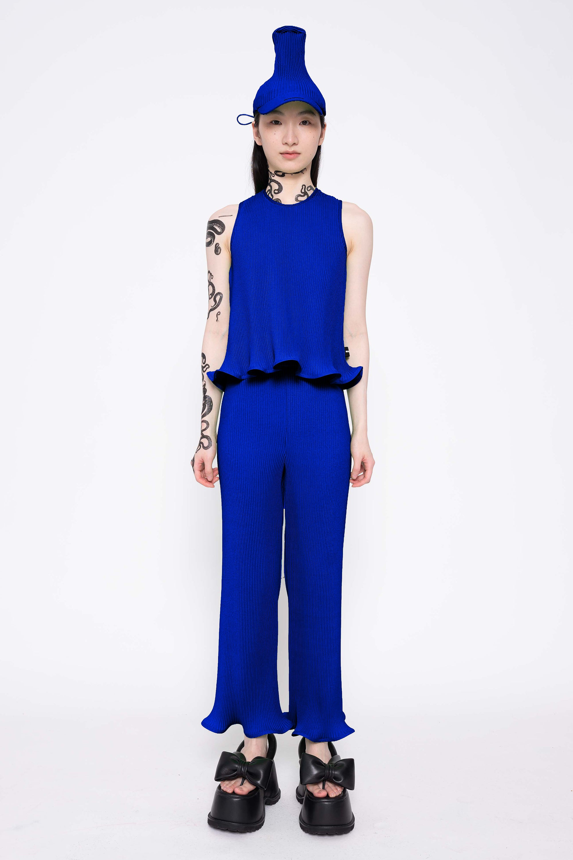 BLUE CROPPED RIPPLE PANTS
