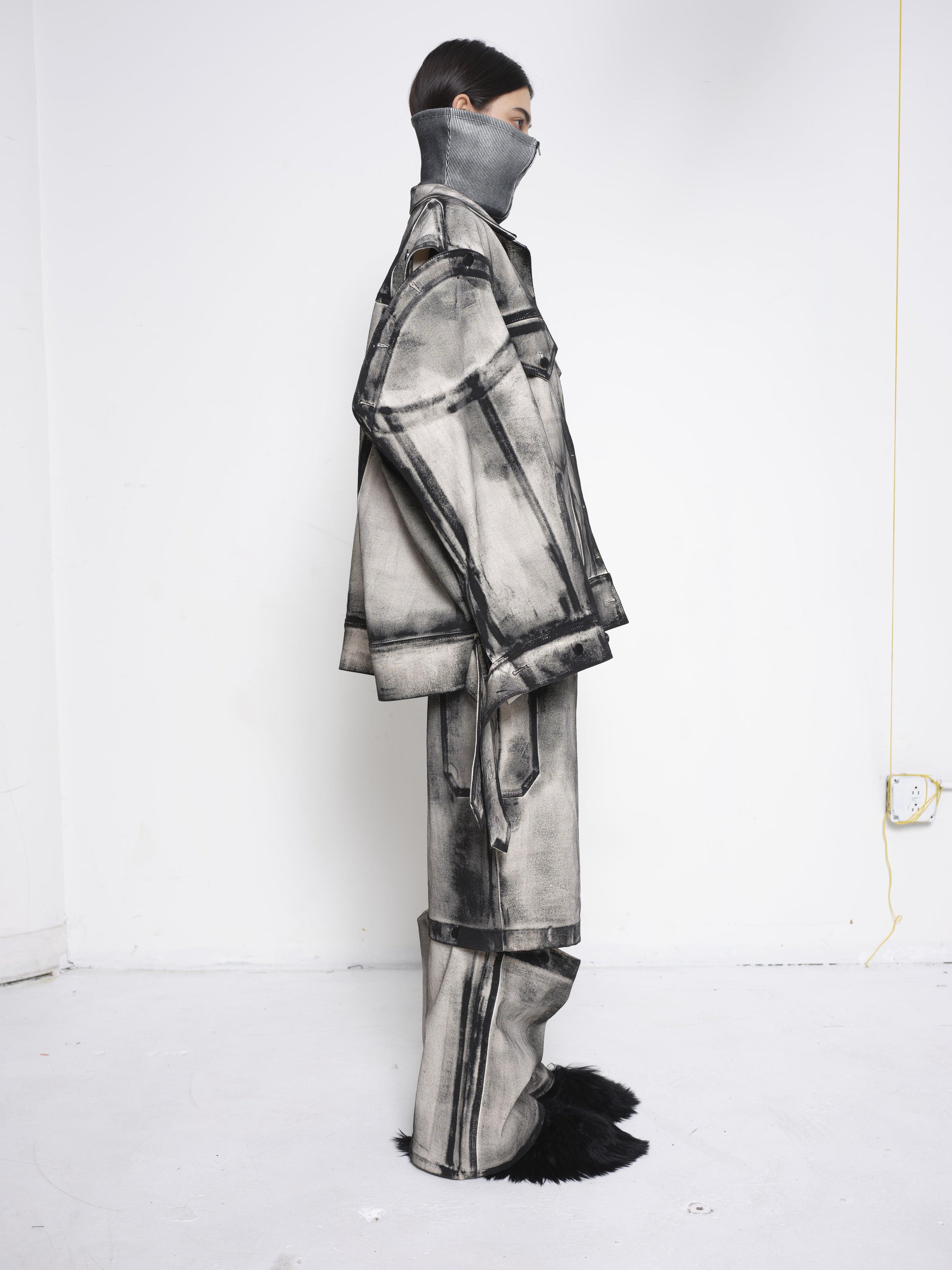 BRUNETTE-WOMAN-SIDE-VIEW-FULL-BODY-WEARING-WHITE-DENIM-PAINTED-BLACK-AROUND-SEAMS-FULL-SET-OVERSIZED-DETACHABLE-ARMS-AND-LEGS