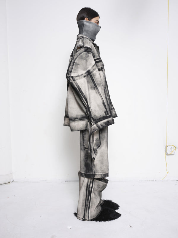 BRUNETTE-WOMAN-SIDE-VIEW-FULL-BODY-WEARING-WHITE-DENIM-PAINTED-BLACK-AROUND-SEAMS-FULL-SET-OVERSIZED-DETACHABLE-ARMS-AND-LEGS