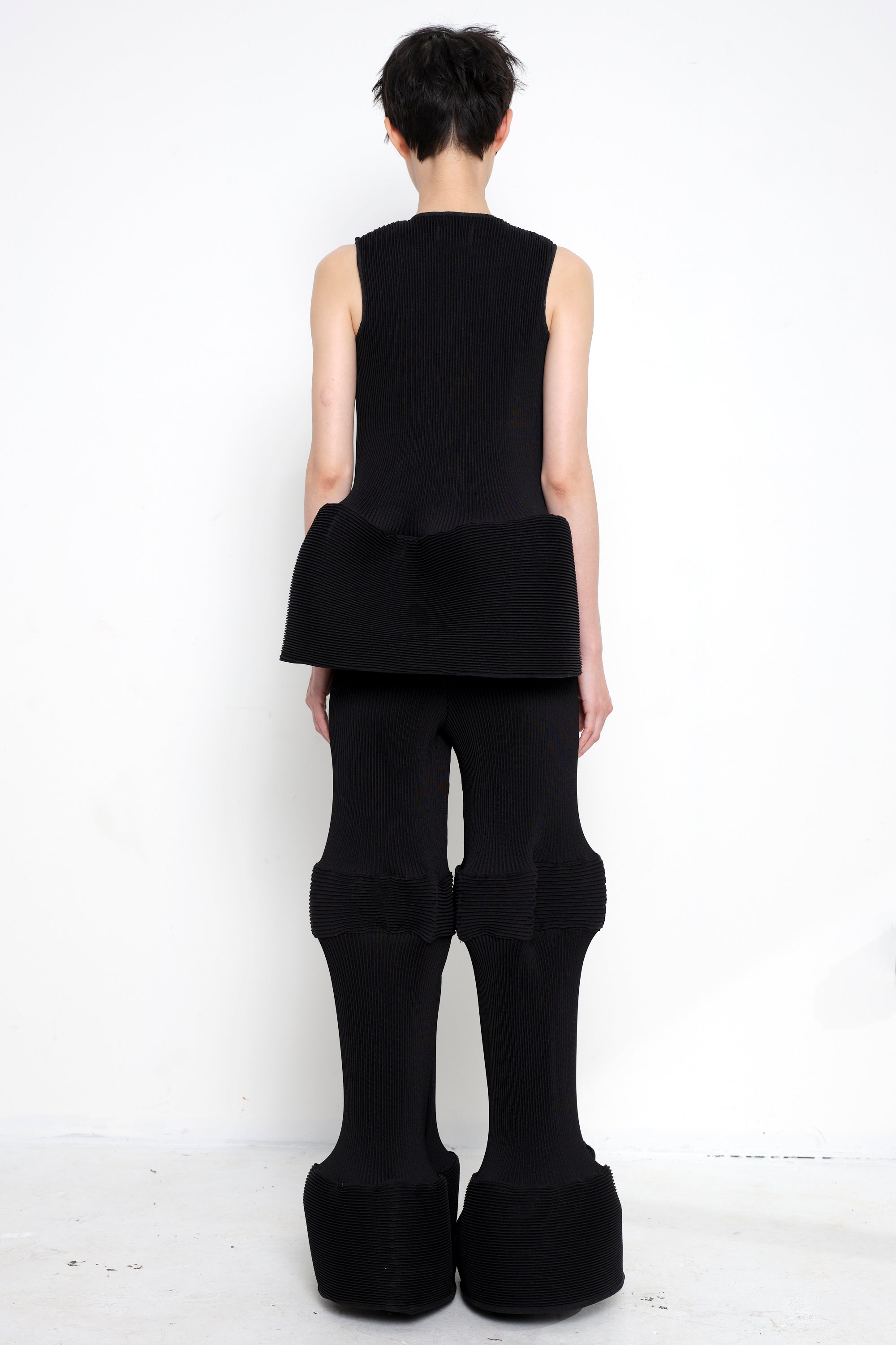 BLACK SCULPTURAL RIPPLE PANTS