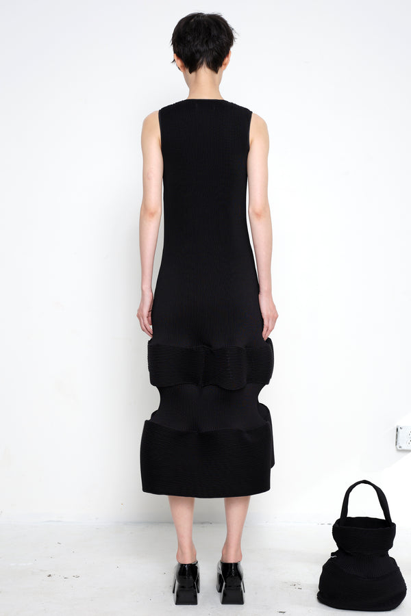 BLACK SLEEVELESS RIPPLE PUZZLE DRESS