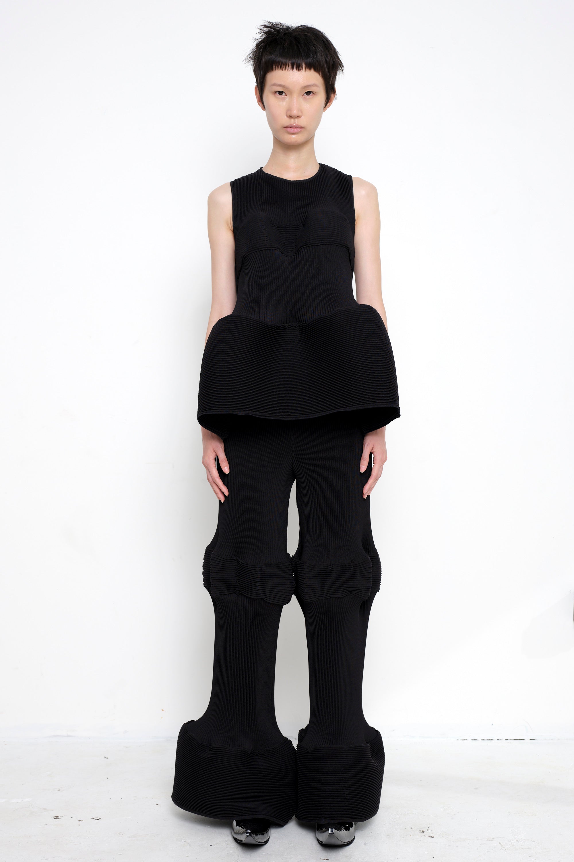 BLACK SCULPTURAL RIPPLE PANTS