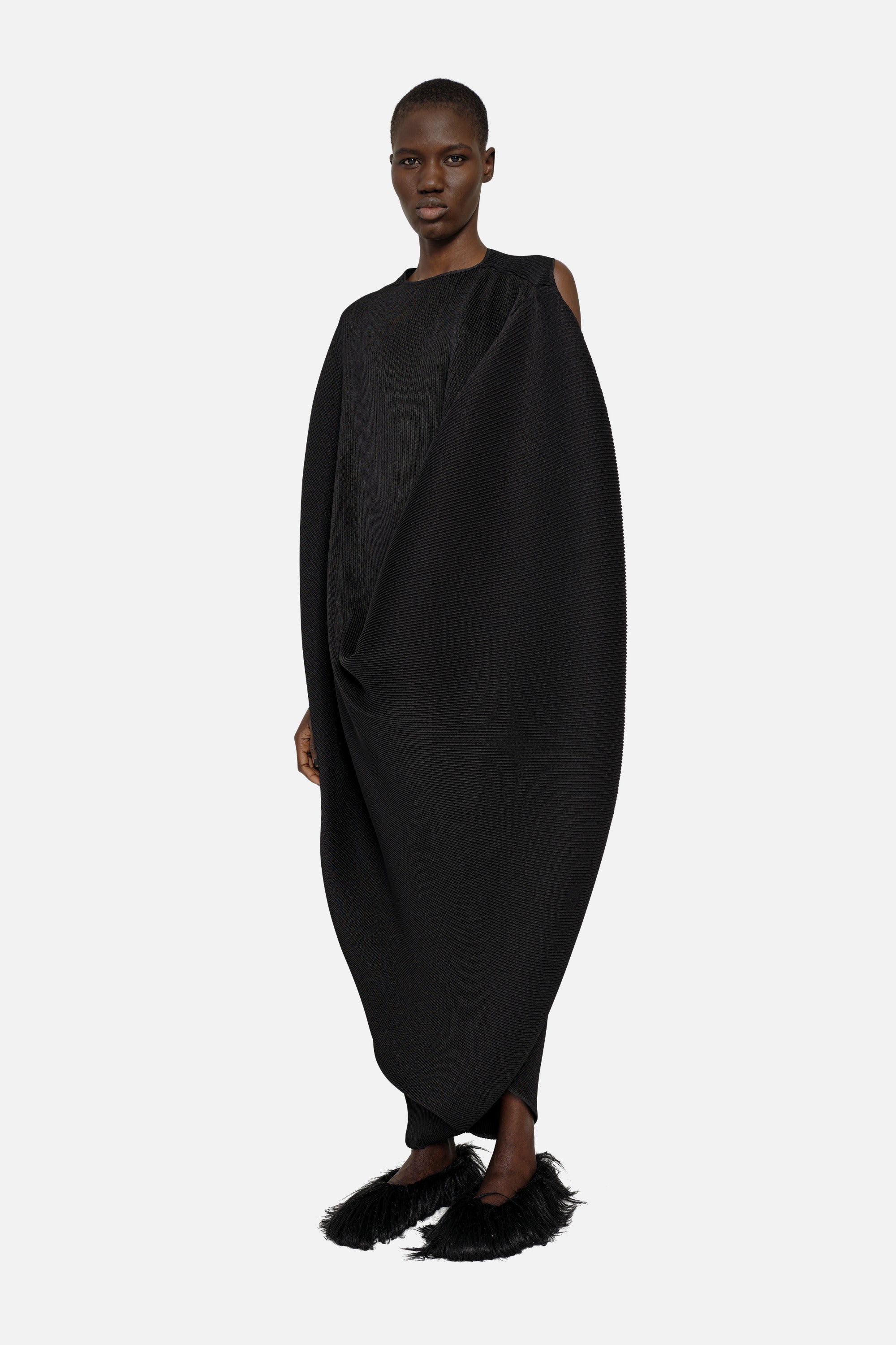 MELITTA-BAUMEISTER-Asymetrical-Pleat-Dress-Black-Short-Hair-Model-Black-Fuzzy-Shoes