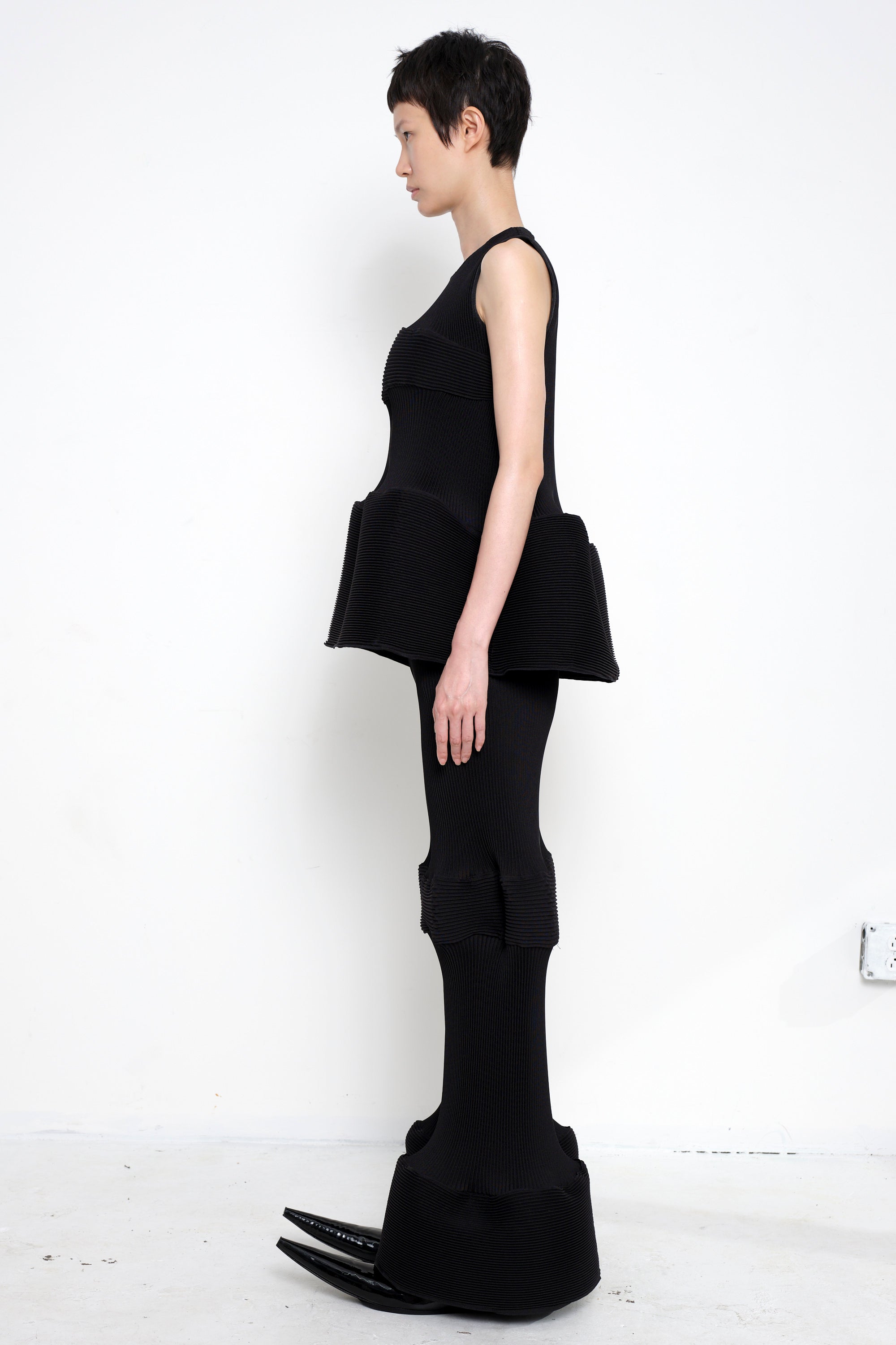 BLACK SCULPTURAL RIPPLE PANTS